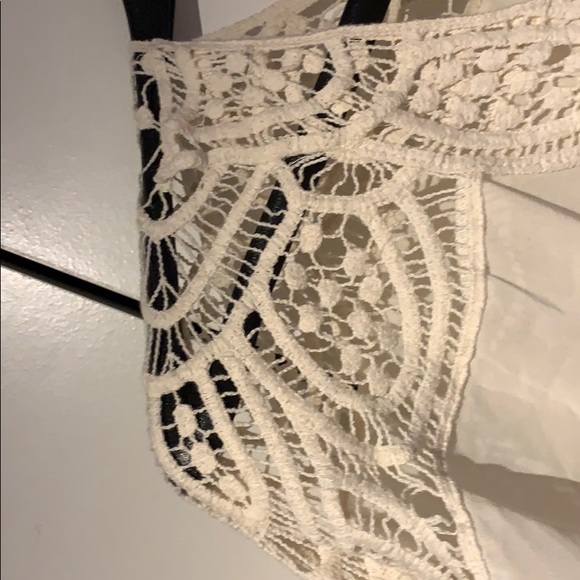 Cream Coloured Forever 21 Blouse Size Medium - Picture 8 of 12